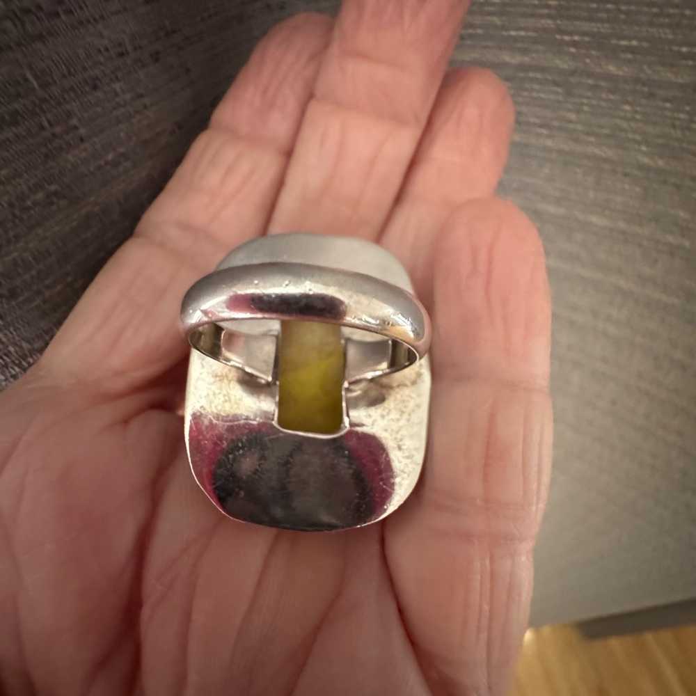 Butterscotch amber and sterling silver ring - Picture 3 of 6